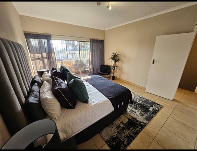 4 BEDROOM APARTMENT FOR SALE IN BRAMLEY